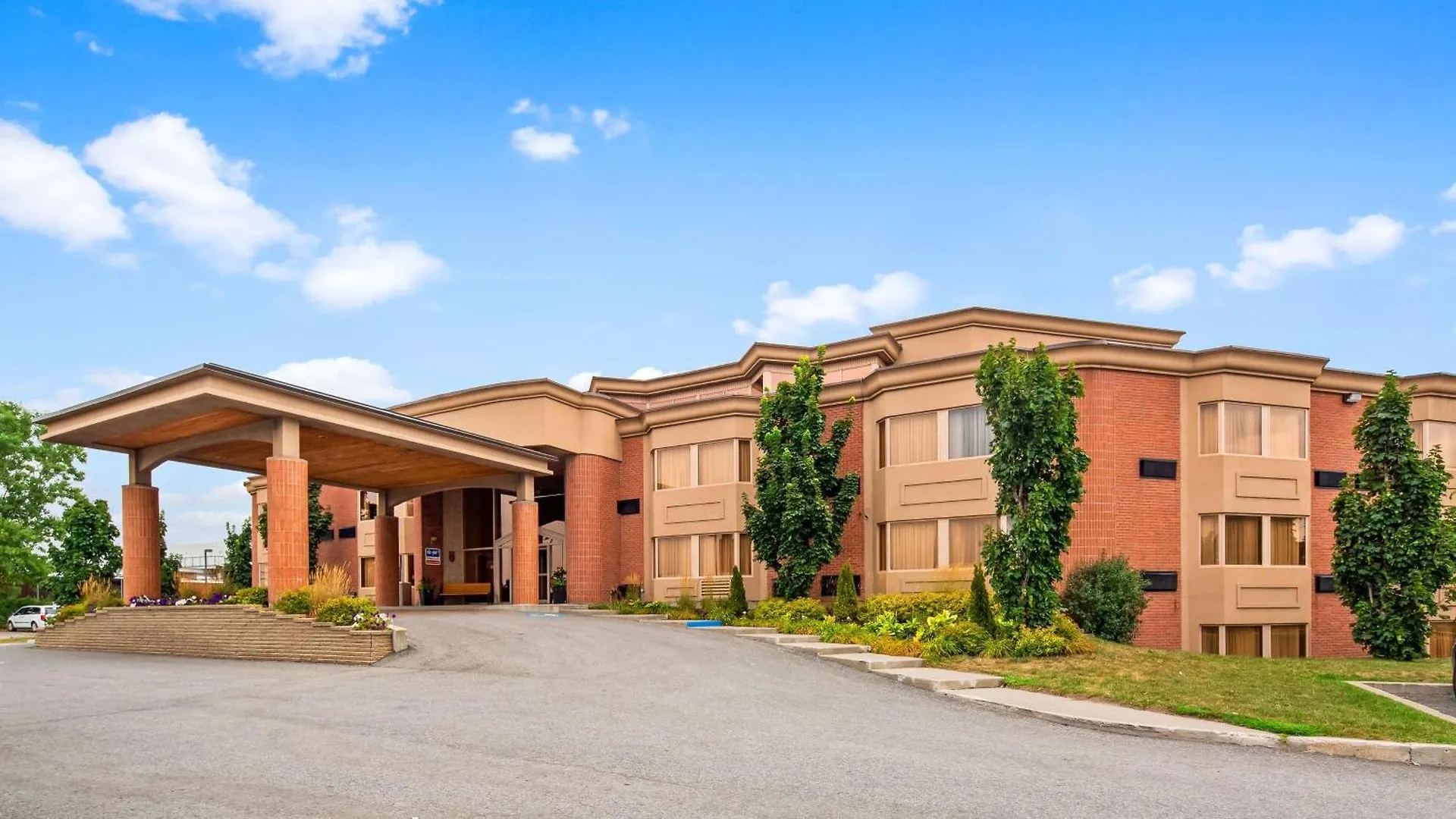 5 Business Hotels Close to Beausejour Park, Laval