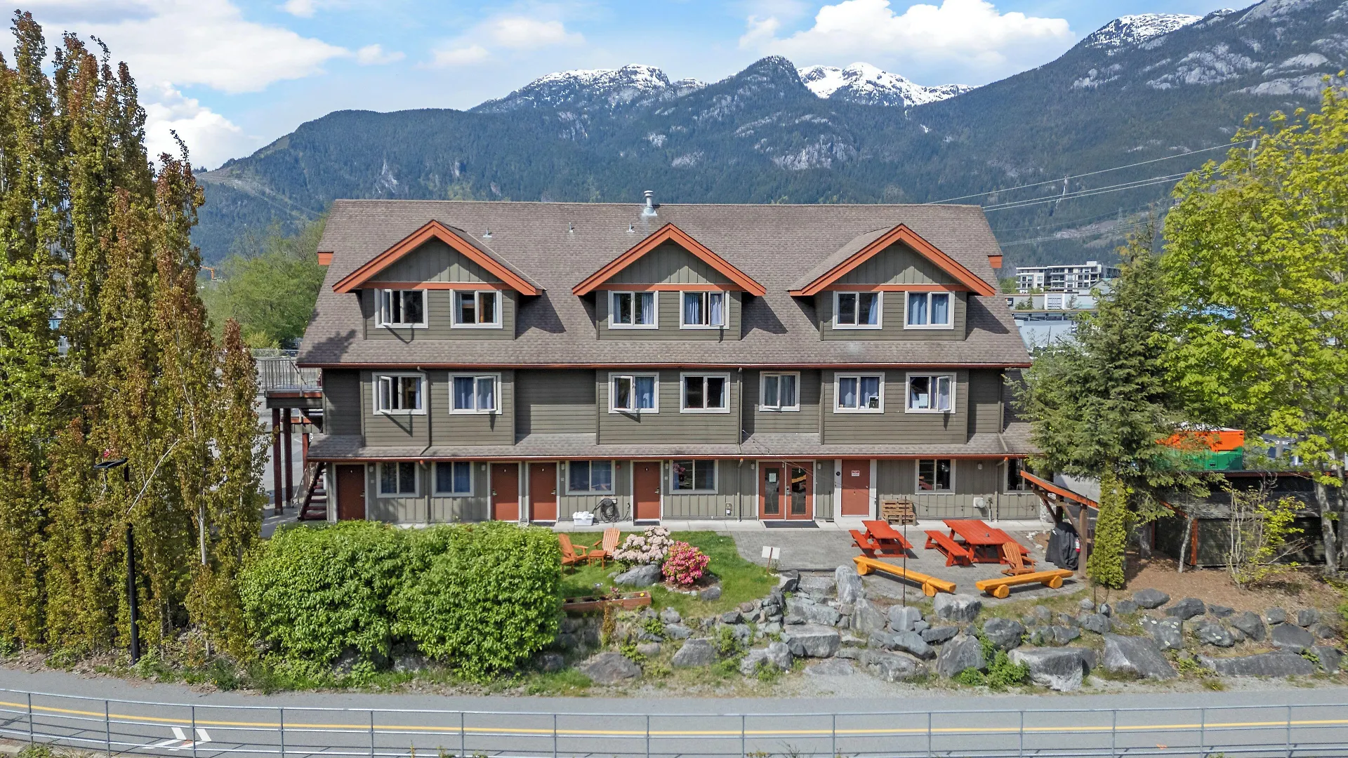 Staying in Canada West: 15 Family-Friendly Hotels Compared