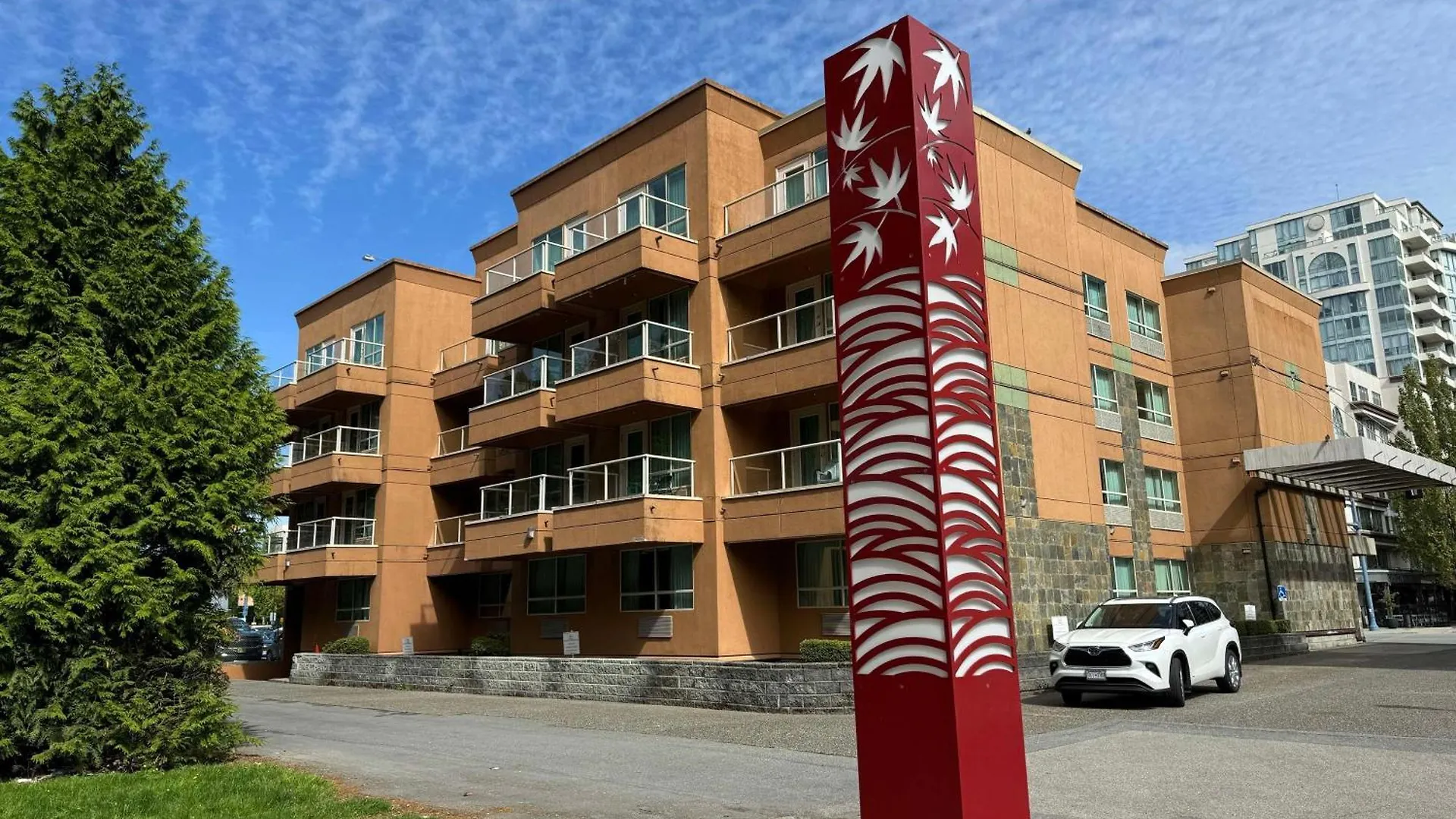 Where to Stay Near Canadian Memorial United Church: 4 Airport Hotels
