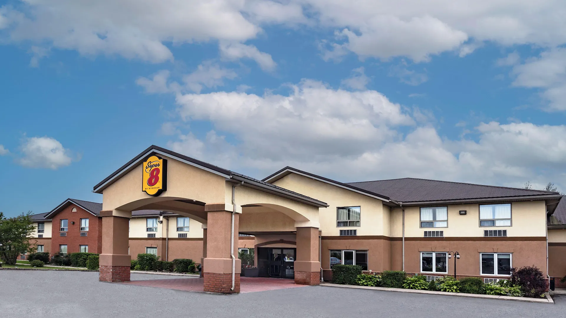 Staying in Ontario: 10 Super 8 by Wyndham Hotels Compared