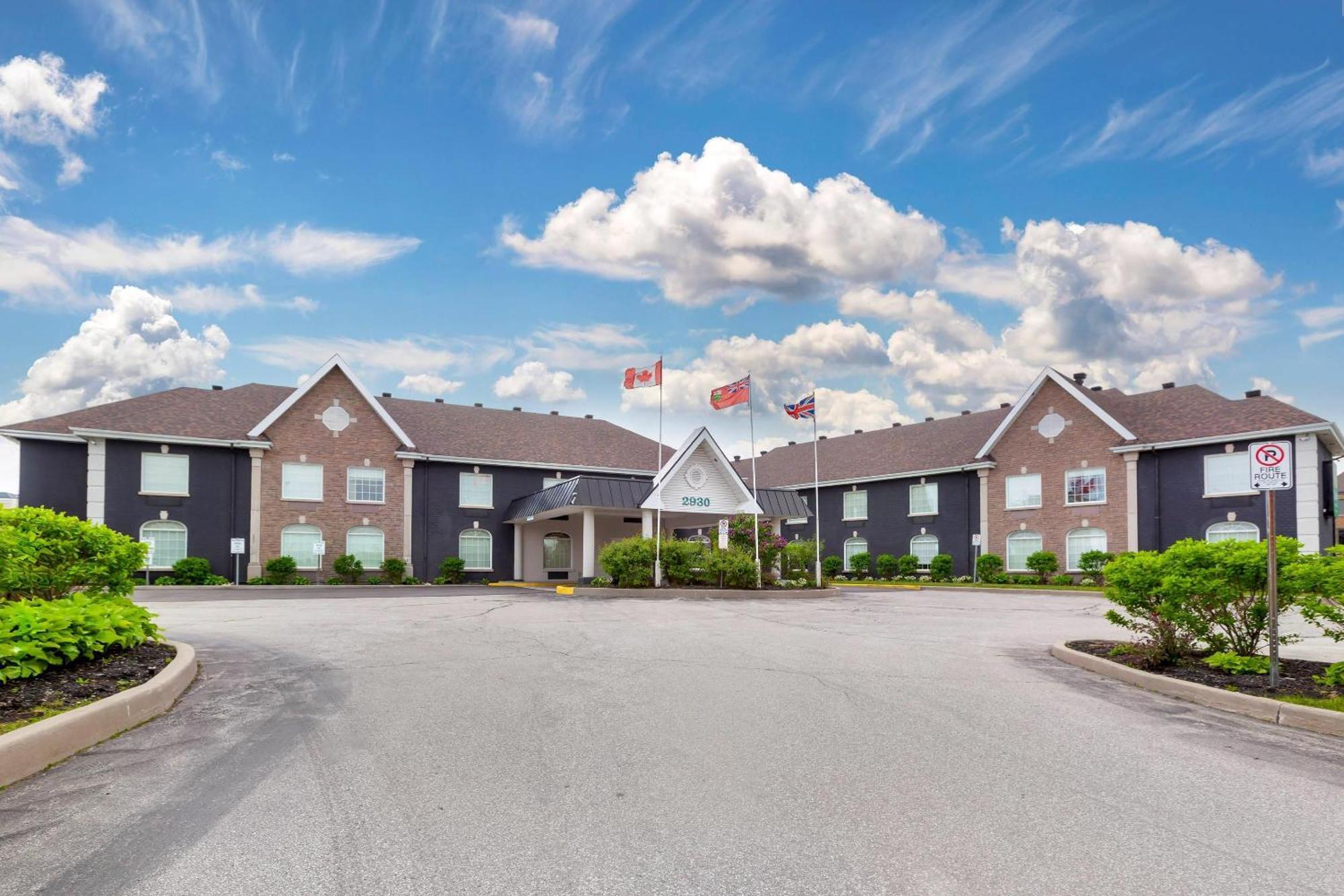 9 Golf Hotels Near Art Gallery of Mississauga Worth Booking