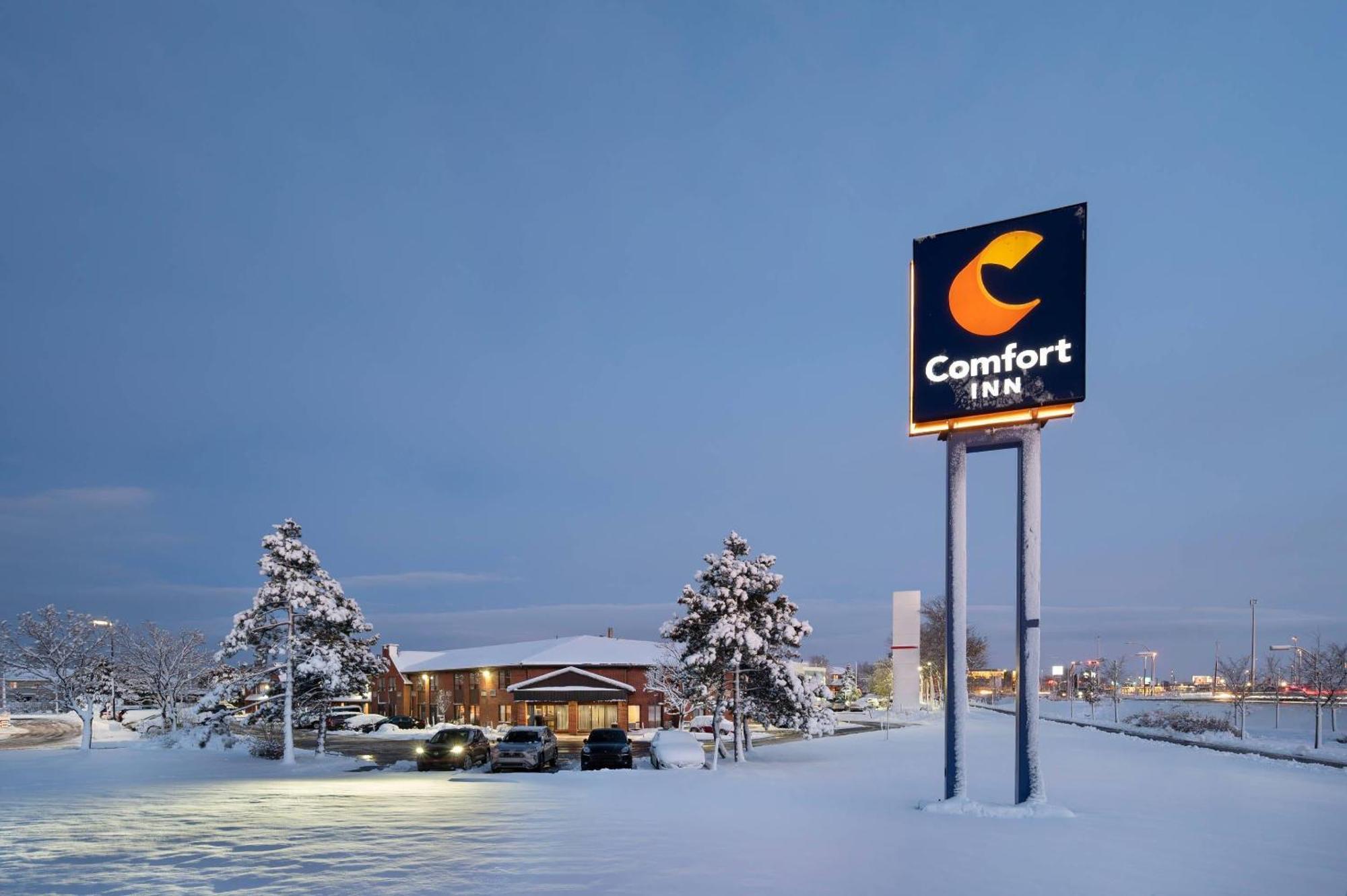 Staying Near Circuit Gilles Villeneuve: 5 Airport Hotels Compared