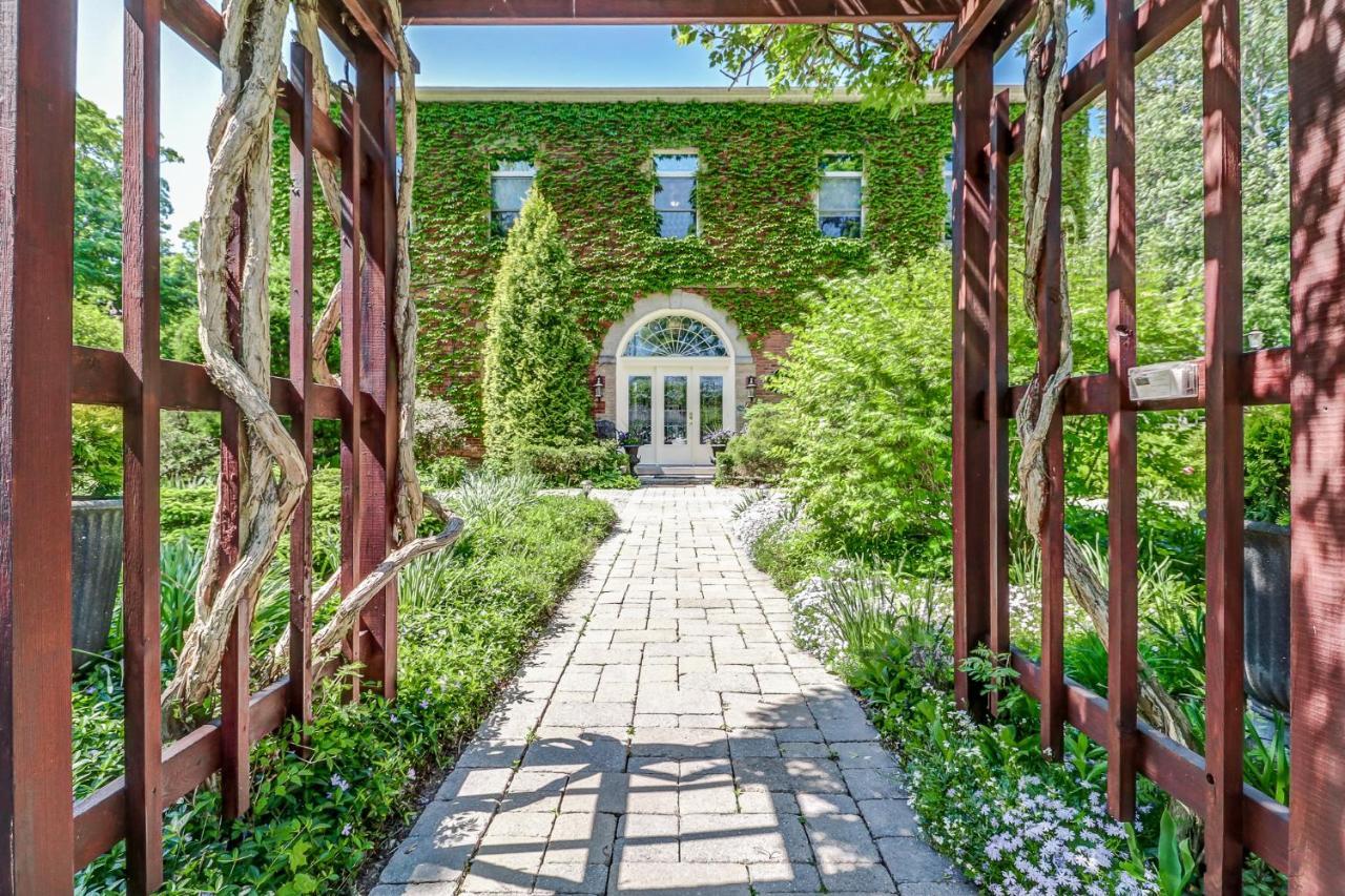 4 Top-Rated Hotels Near Stratus Vineyards for Wine Country Stays