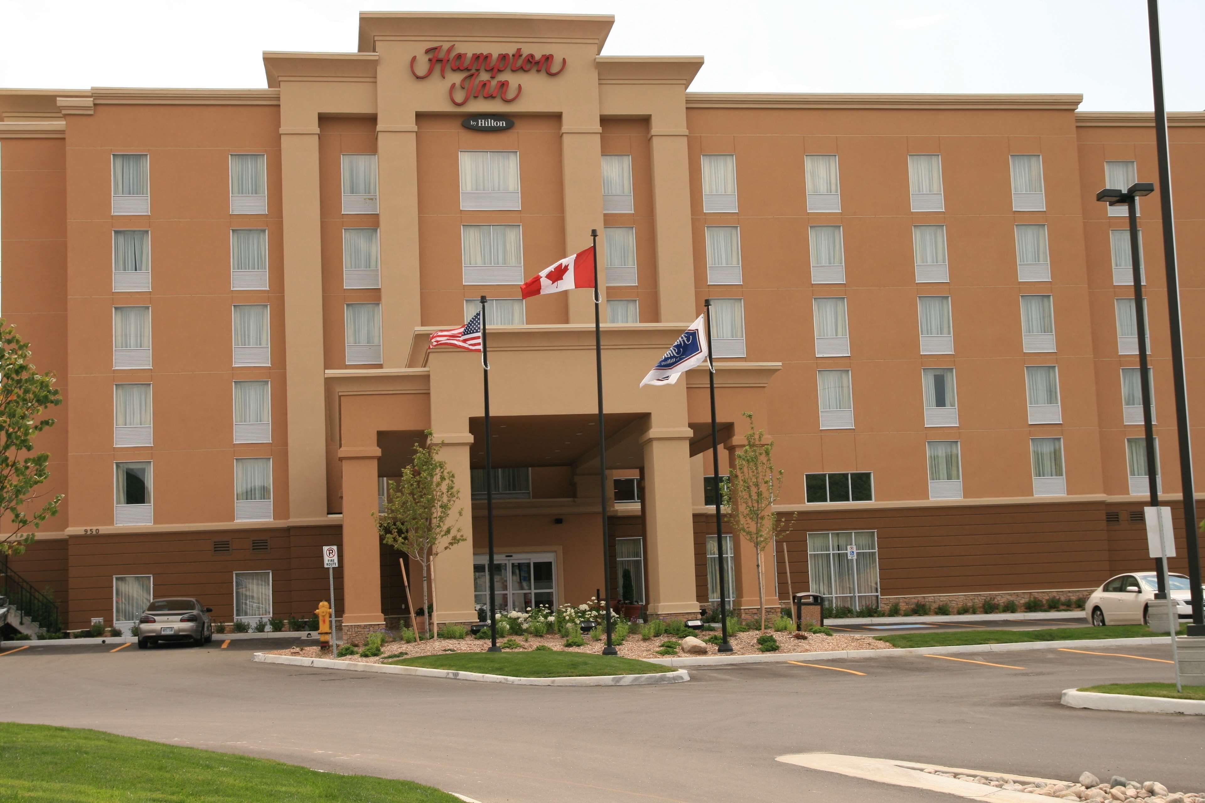 8 Solid 3-Star Hotels Near Four Seasons Ctr North Bay
