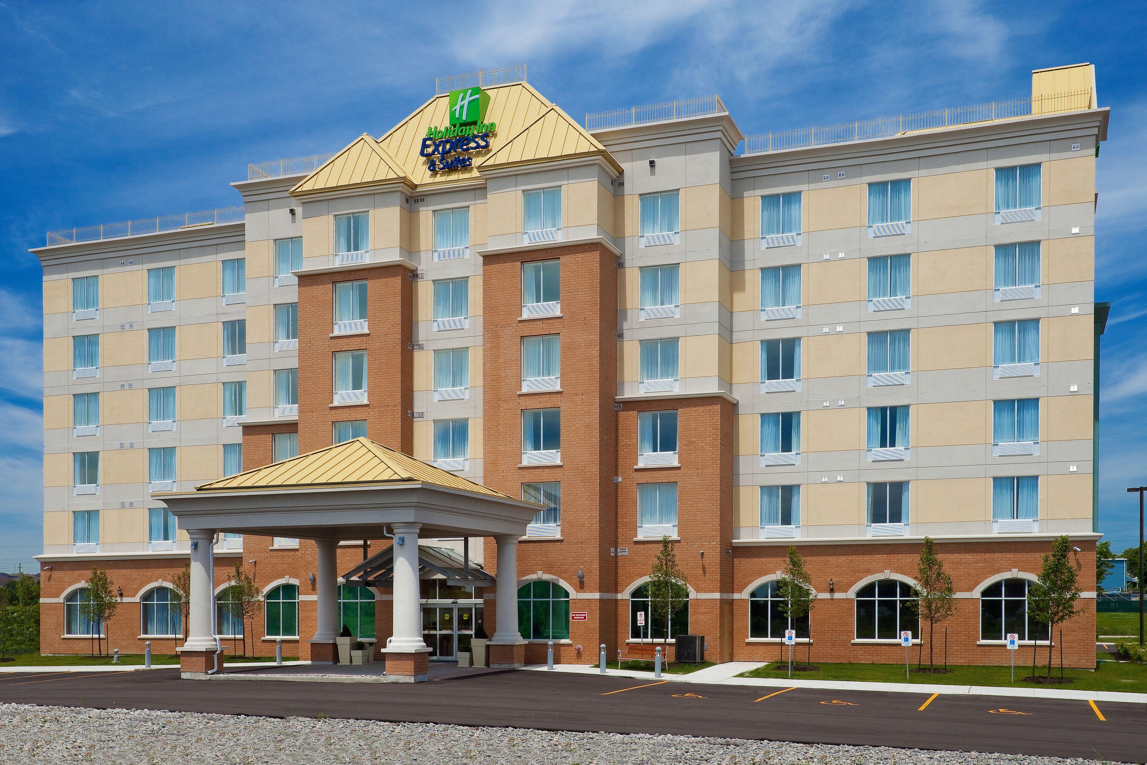 11 Holiday Inn Express Hotels in Southeastern Ontario Worth Booking