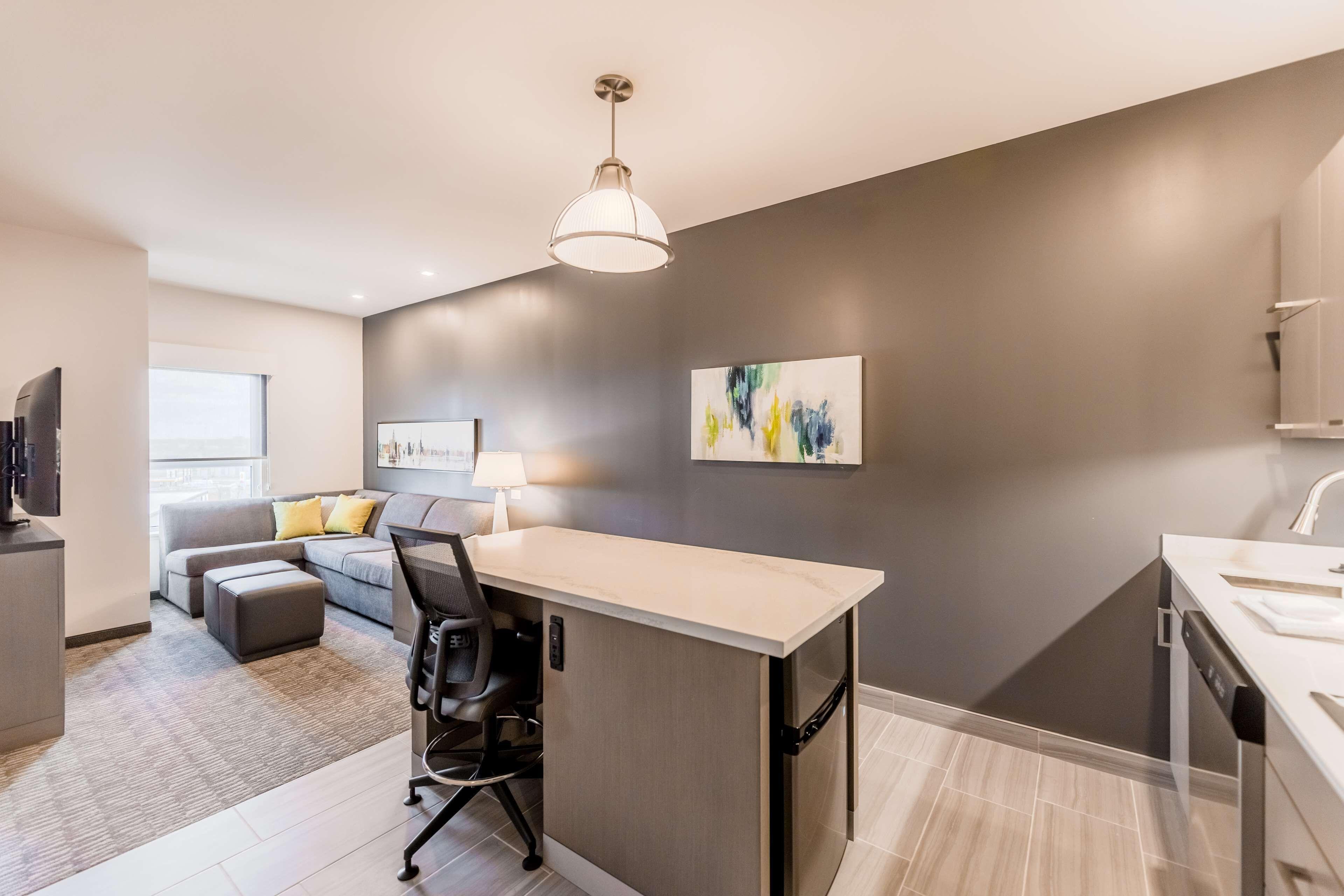 Where to Stay in Canada West: 15 Best Business Hotels