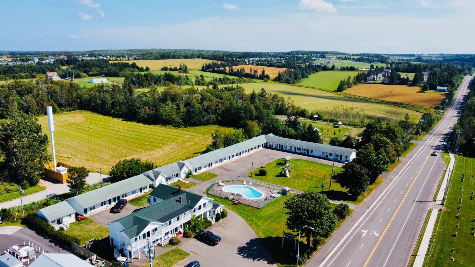 4 Family Hotels Near Shining Waters Fun Park Worth Booking