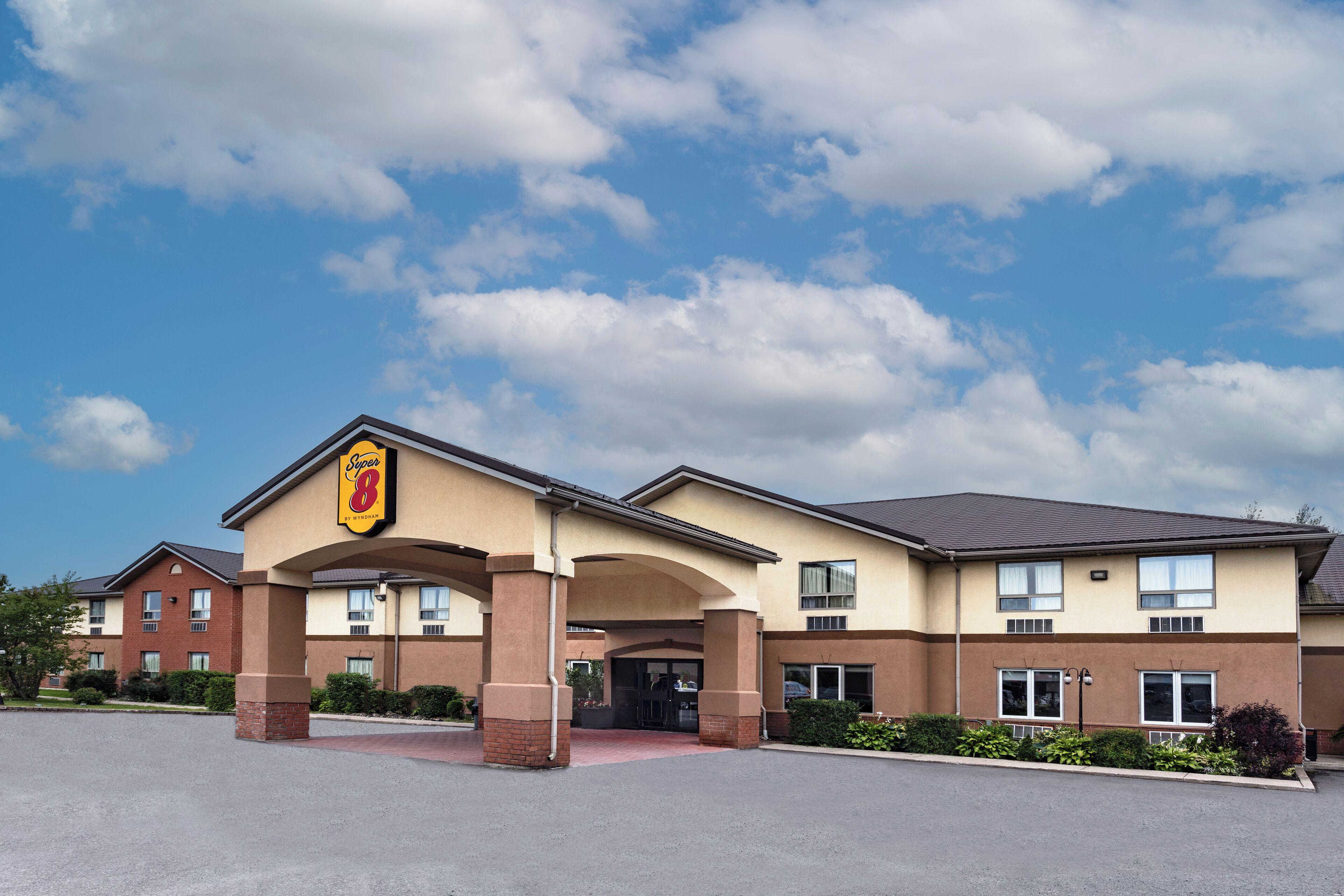 Staying in Ontario: 10 Super 8 by Wyndham Hotels Compared